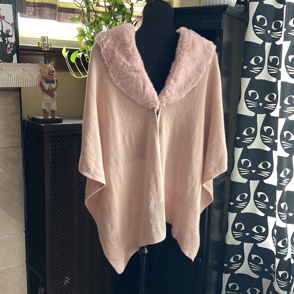 JcPenny Blush Pink Faux Fur Shrug Poncho - Picture 2 of 5